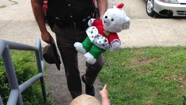 NKY officer makes 2-year-old's day with act of kindness (Brittany Crizer)