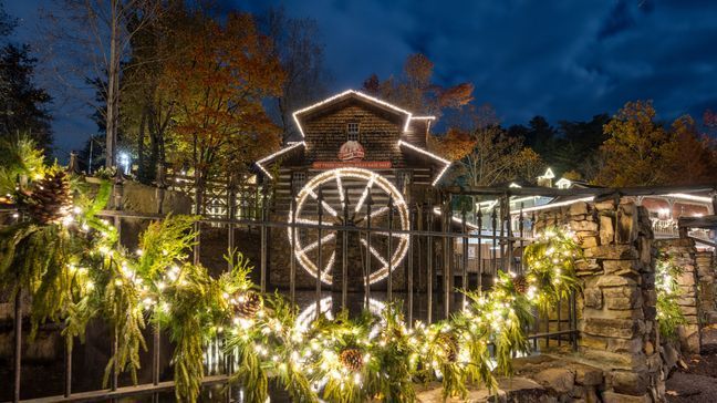 Hundreds of holiday drones to light the night sky over Dollywood this Christmas season (Photo courtesy Dollywood)